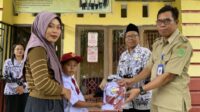 3003_Wali-Murid-di-Lutim-Sebut-Seragam-Gratis